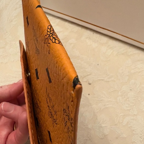 MCM Vibrant Orange Logo Envelope Clutch - Picture 8 of 13